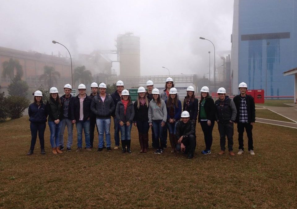 Acadêmicos de Engenharia Ambiental da UNIUV realizam visita técnica em Três Barras