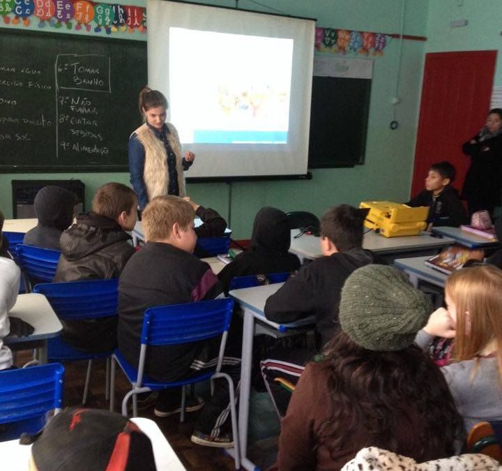 Projeto UNIUV vai à escola realiza palestra em colégio de Santa Cruz do Timbó