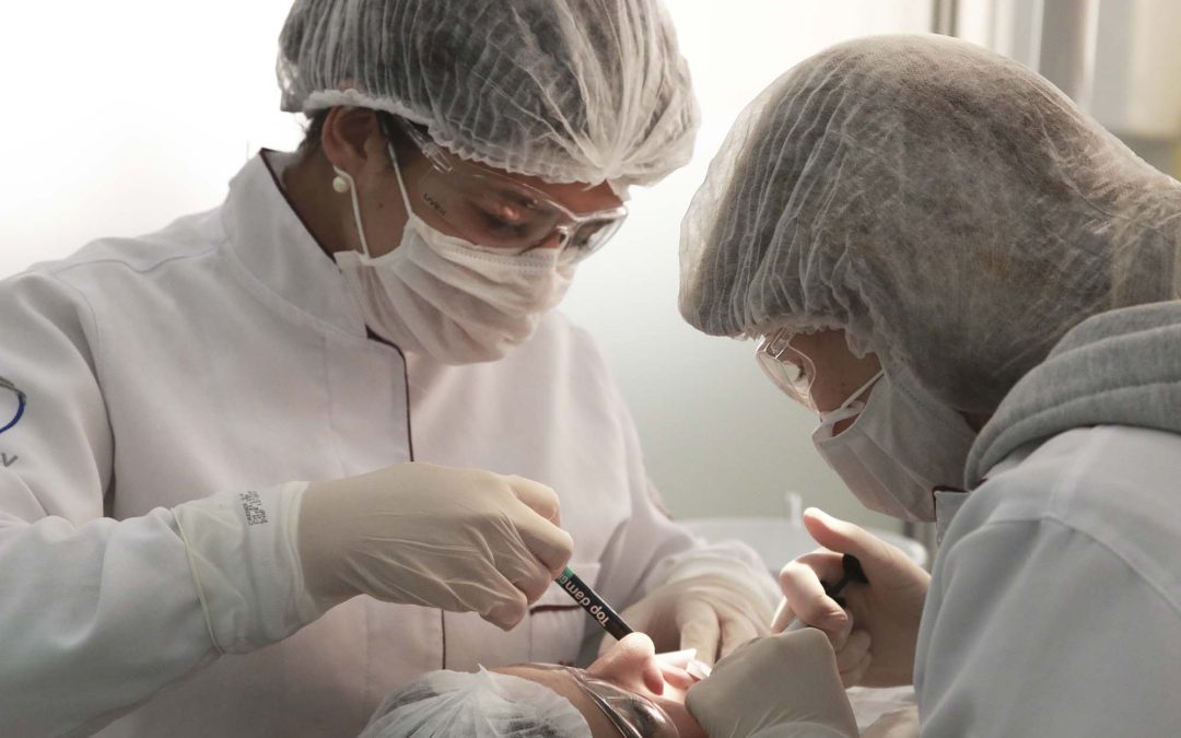 Curso de Odontologia da UNIUV promove cursos de aperfeiçoamento