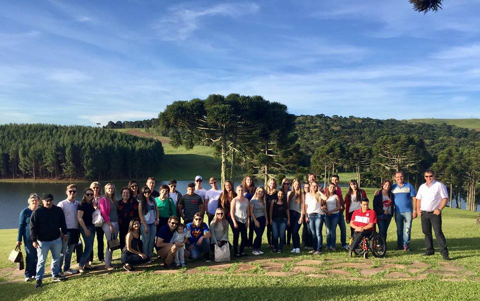Alunos do curso de Administração da UNIUV visitam vinícola Villaggio Grando