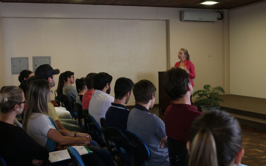 Reunião geral com candidatos inscritos no Projeto Rondon é realizada