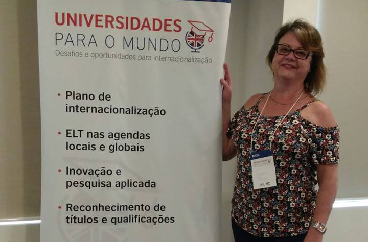 Professora da UNIUV participa de seminário internacional
