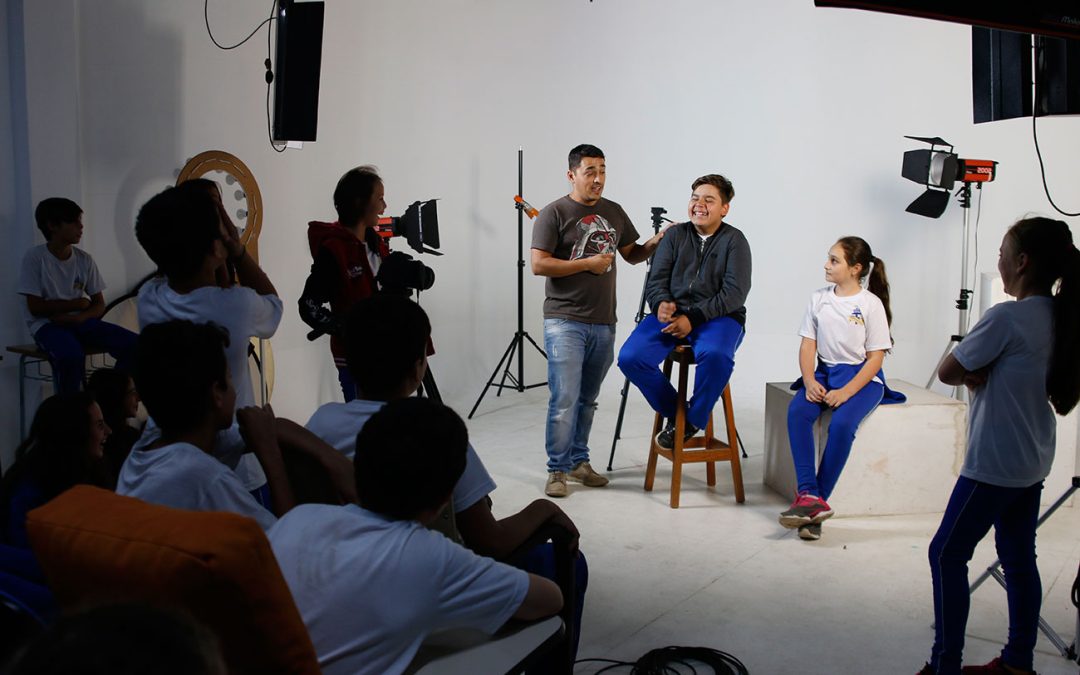 Alunos do Colégio Estadual Túlio de França participam de oficina na UNIUV