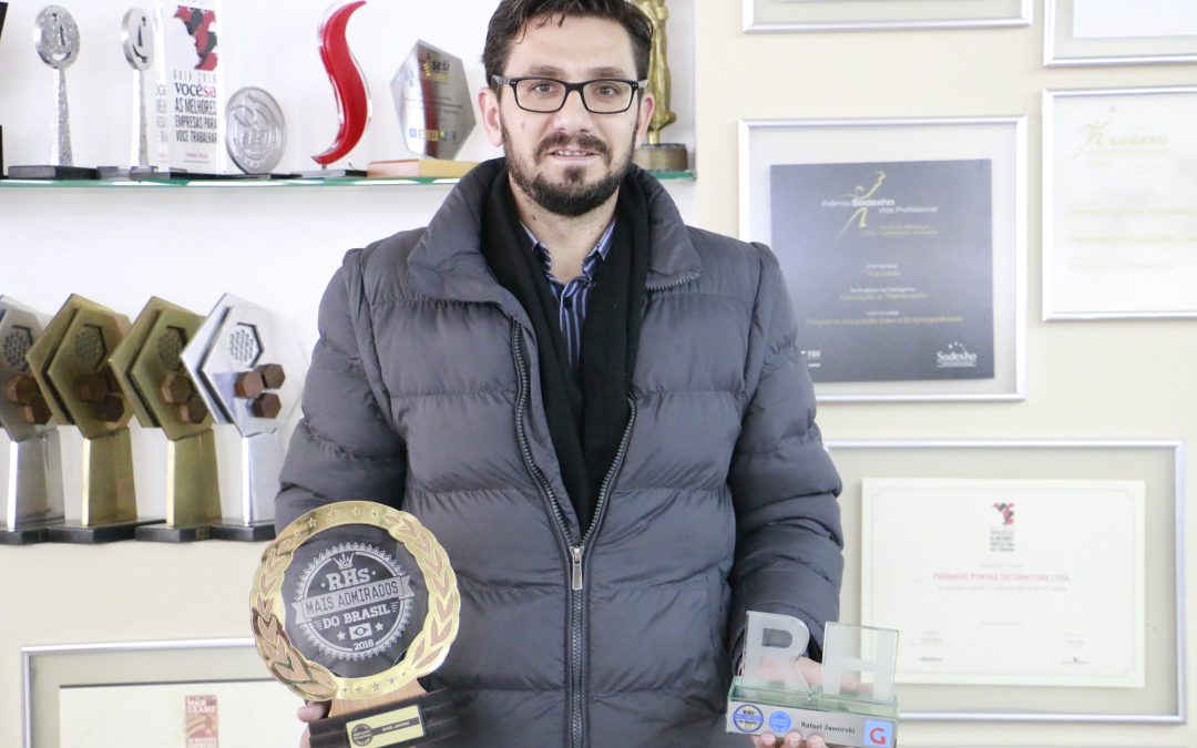 Professor de Administração da UNIUV recebe prêmio da revista Gestão RH