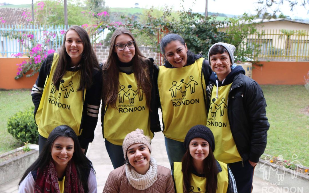 Professores de Porto Amazonas participam de roda viva sobre convívio