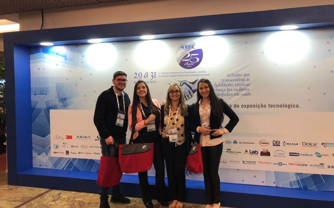 Acadêmicas de Odontologia apresentam projetos em evento internacional