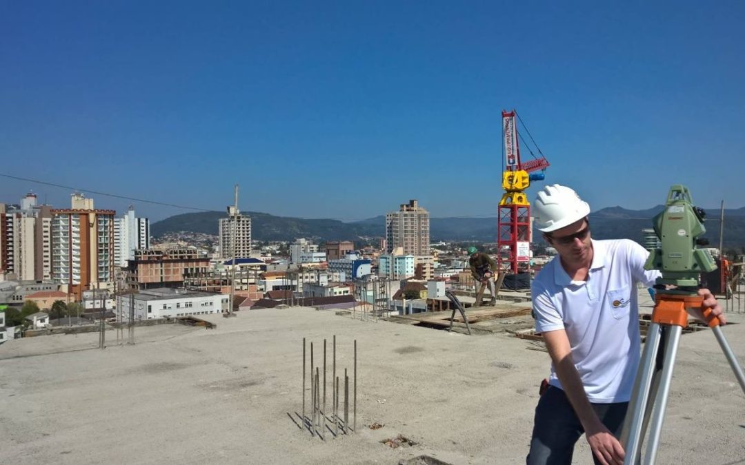 Egresso da UNIUV recebe prêmio “Profissional Destaque” do Crea-PR