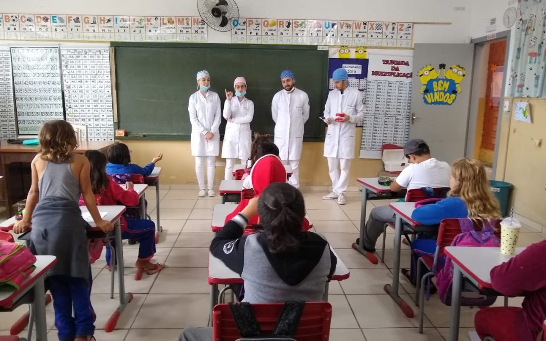 Odontologia da UNIUV desenvolve ações em escolas do município