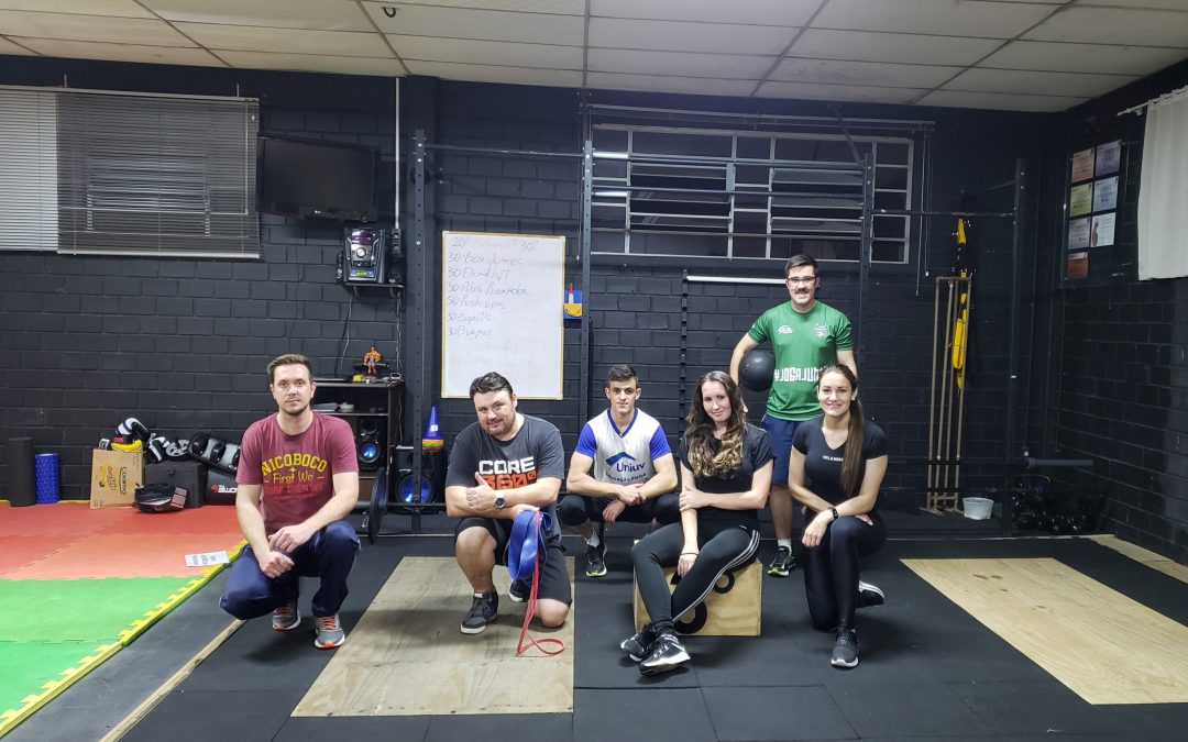 Acadêmicos da UNIUV fazem visita técnica na academia Borgo Fitness