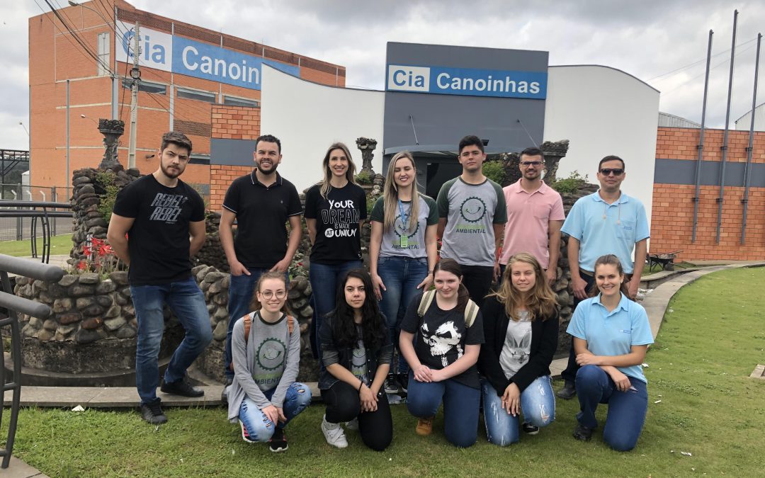 Acadêmicos da UNIUV visitam companhia de Papel em Canoinhas