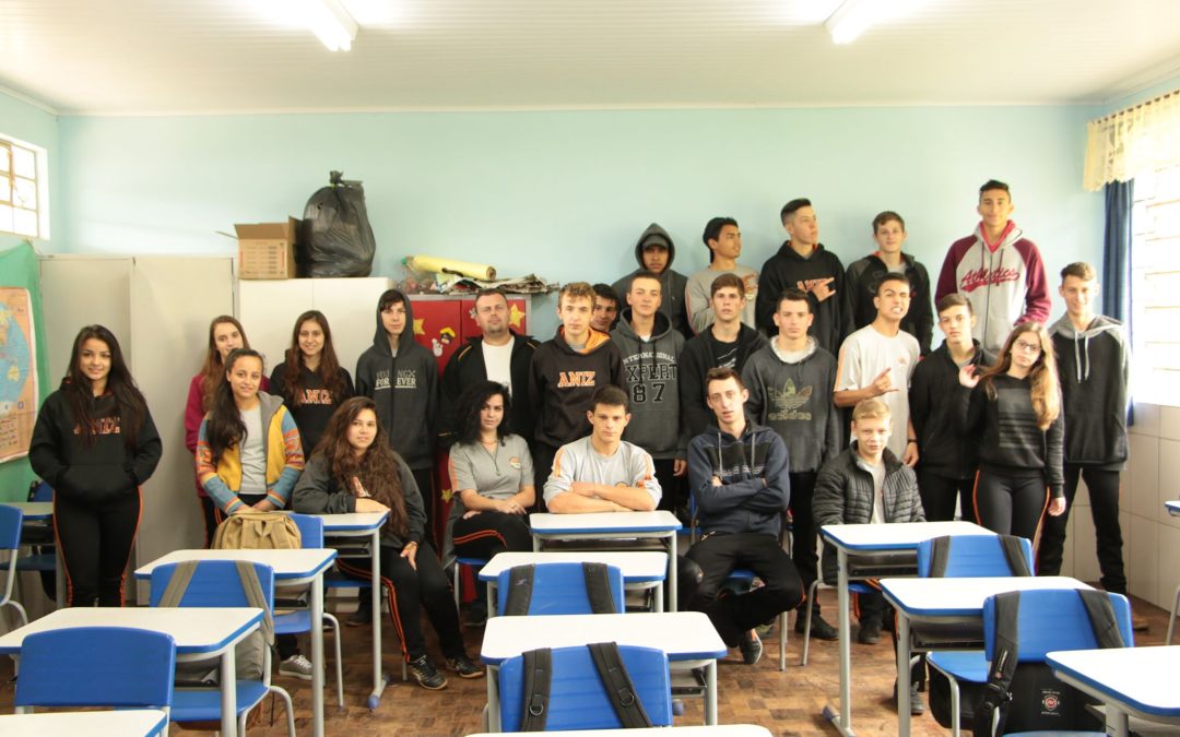 Projetos de extensão da UNIUV  levam oficinas para escolas de São Domingos