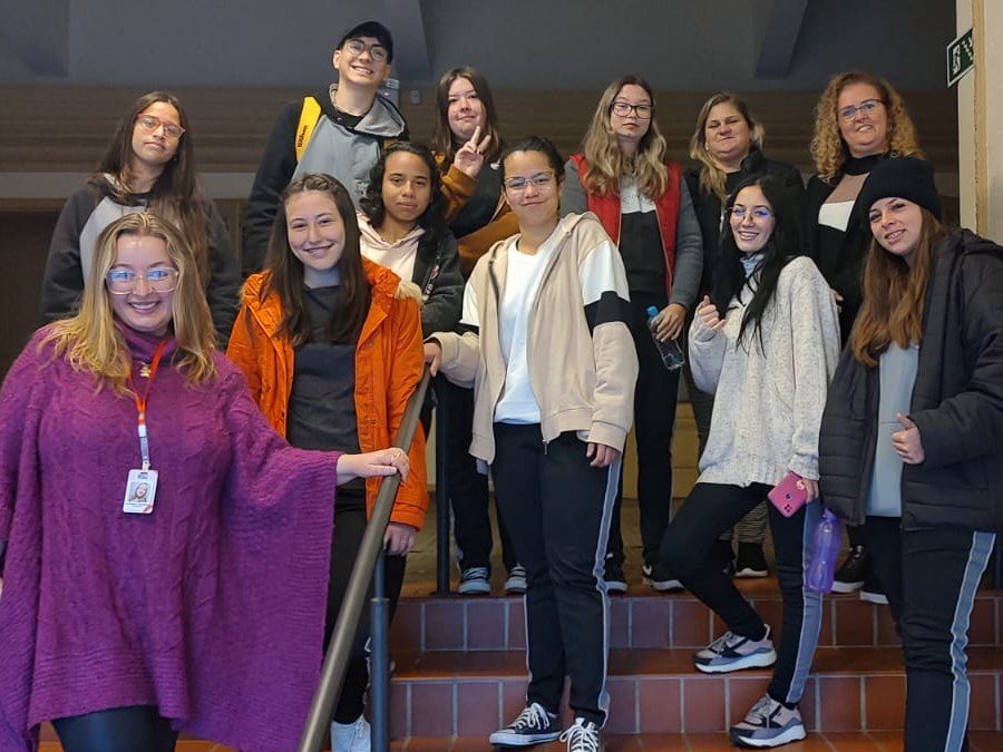 Projeto Cine Escola Uniuv leva alunos da Escola Prof. Balduino Cardoso para uma sessão de cinema